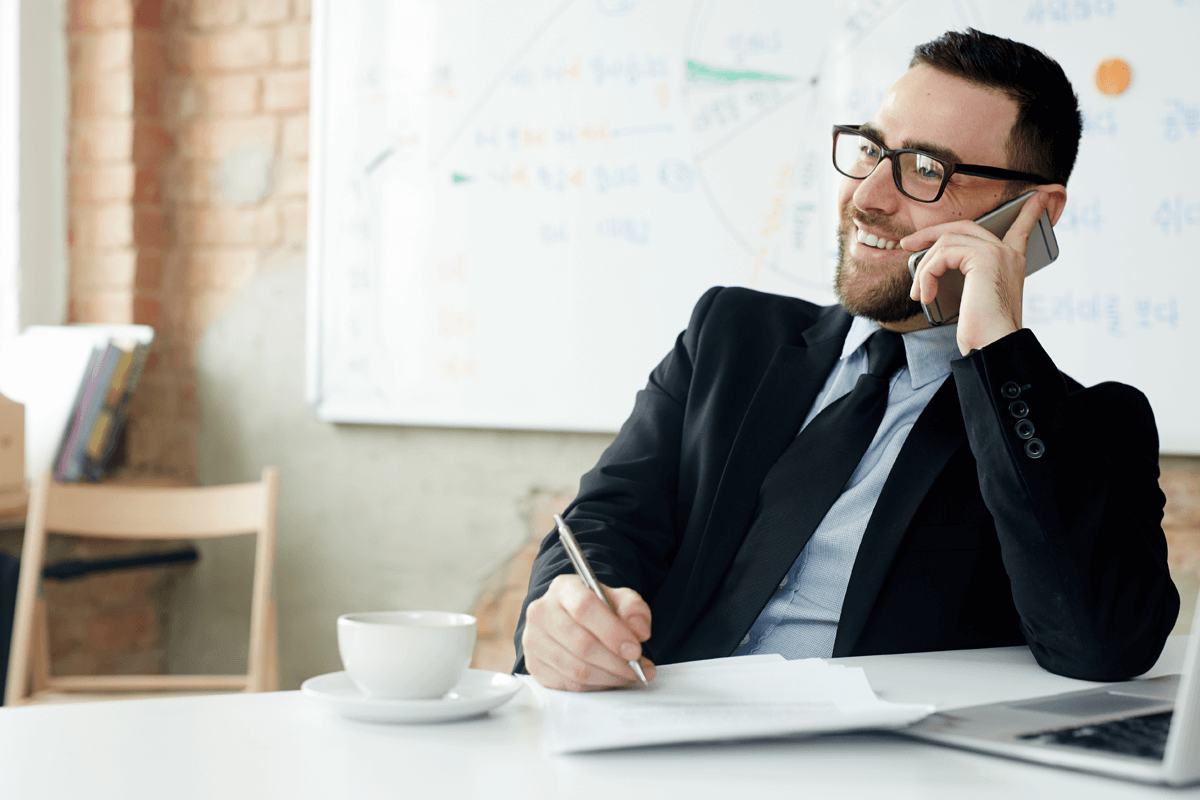 header-man-phone-desk-1200×800-1